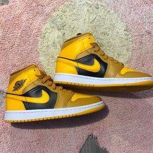 Air Jordan 1 mid